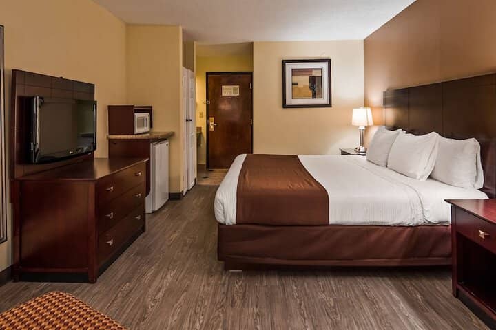 Room 6 of 13